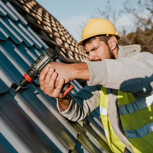 Why Renton Homeowners Choose Renton Roofing Pro for Steel Roof Repair Service?